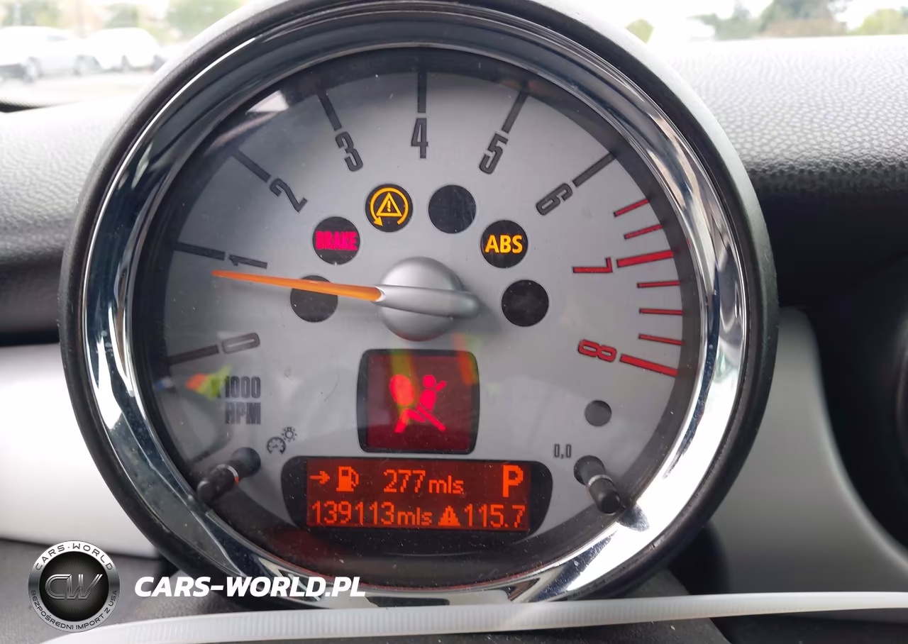 2009 Mini Cooper VIN:WMWMF33589TW72518 - 7