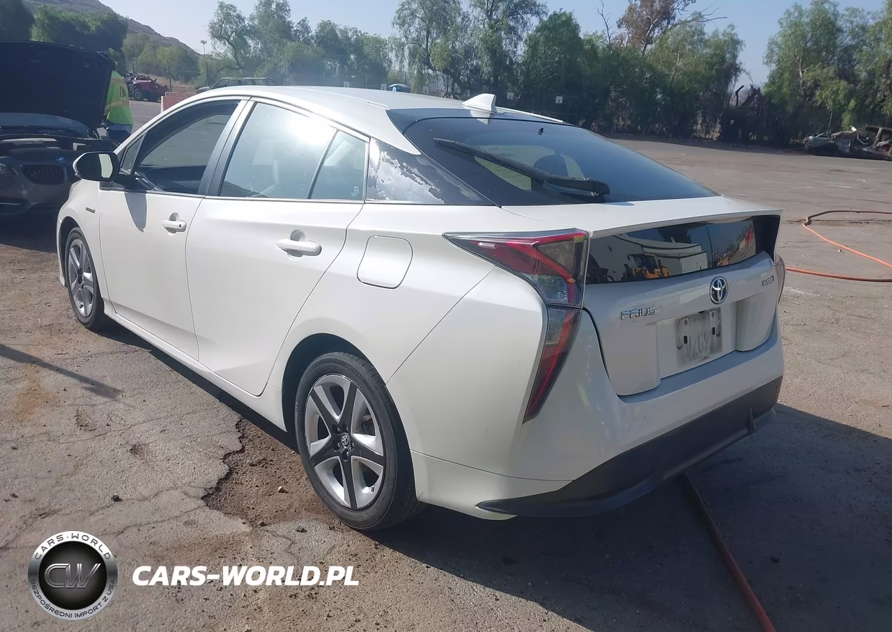 2016 Toyota Prius Four Touring VIN:JTDKARFU5G3519946 - 3