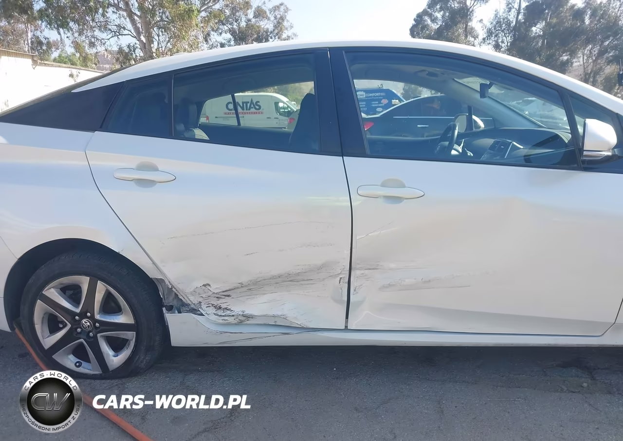 2016 Toyota Prius Four Touring VIN:JTDKARFU5G3519946 - 6