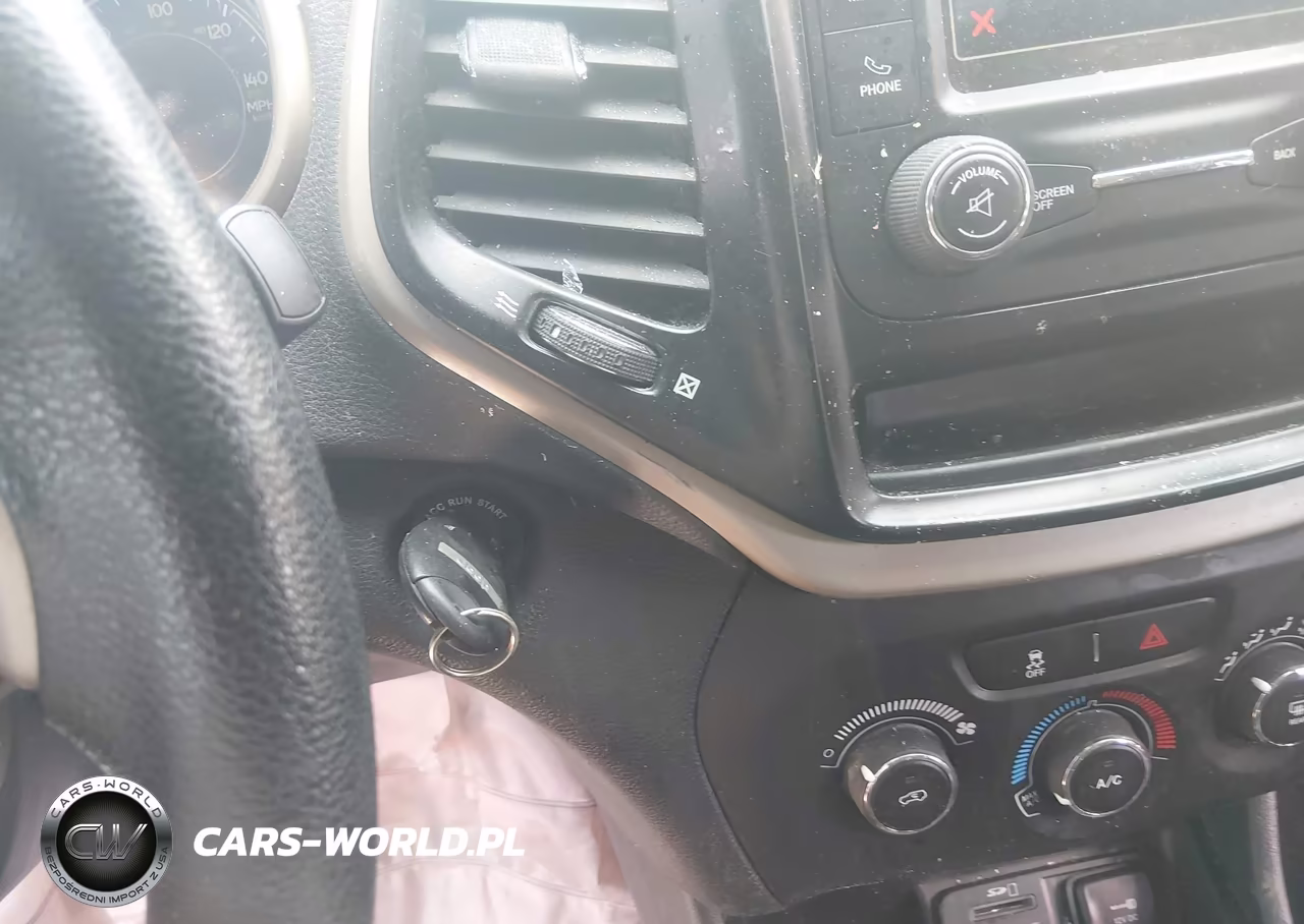 2016 Jeep Cherokee Sport VIN:1C4PJMAB8GW192990 - 11