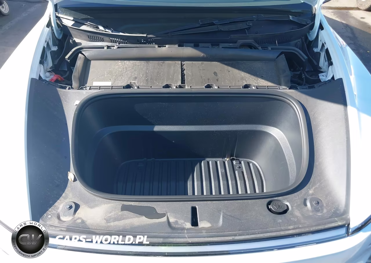 2026 Tesla Model Y VIN:7SAYGDED2TA475611 - 10