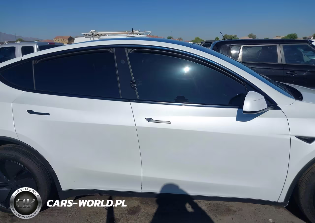 2026 Tesla Model Y VIN:7SAYGDED2TA475611 - 13