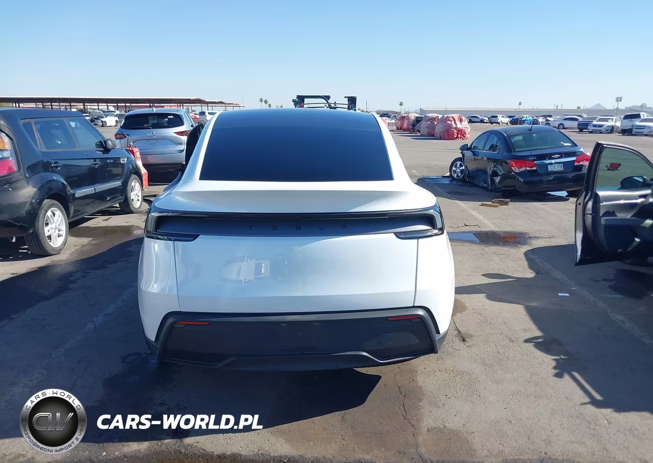 2026 Tesla Model Y VIN:7SAYGDED2TA475611 - 16