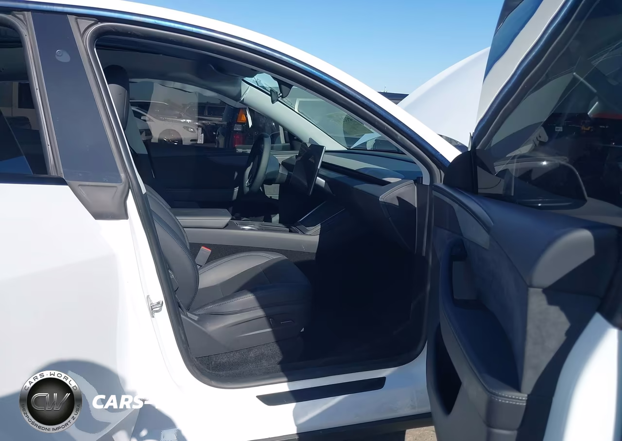2026 Tesla Model Y VIN:7SAYGDED2TA475611 - 5
