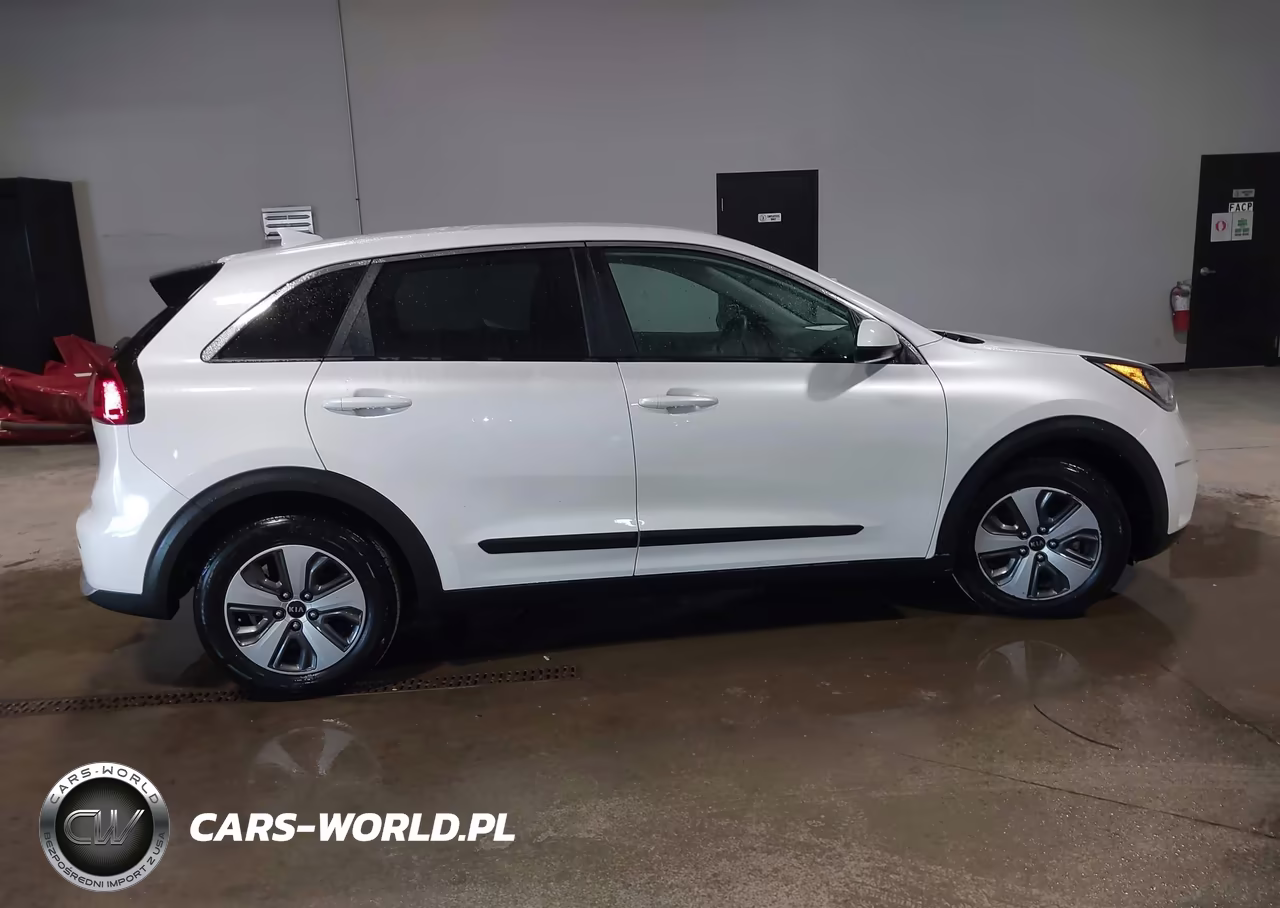 2018 Kia Niro Fe VIN:KNDCB3LC2J5140411 - 13
