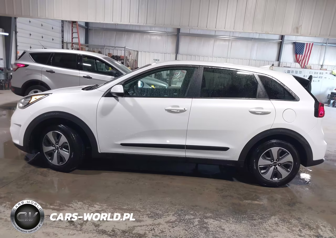 2018 Kia Niro Fe VIN:KNDCB3LC2J5140411 - 14