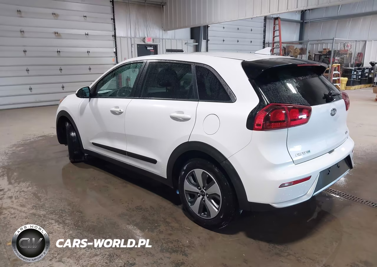 2018 Kia Niro Fe VIN:KNDCB3LC2J5140411 - 3