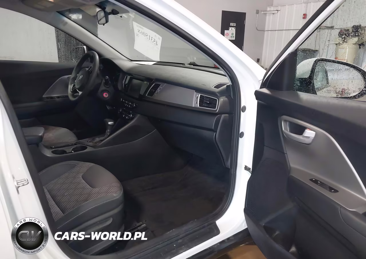 2018 Kia Niro Fe VIN:KNDCB3LC2J5140411 - 5