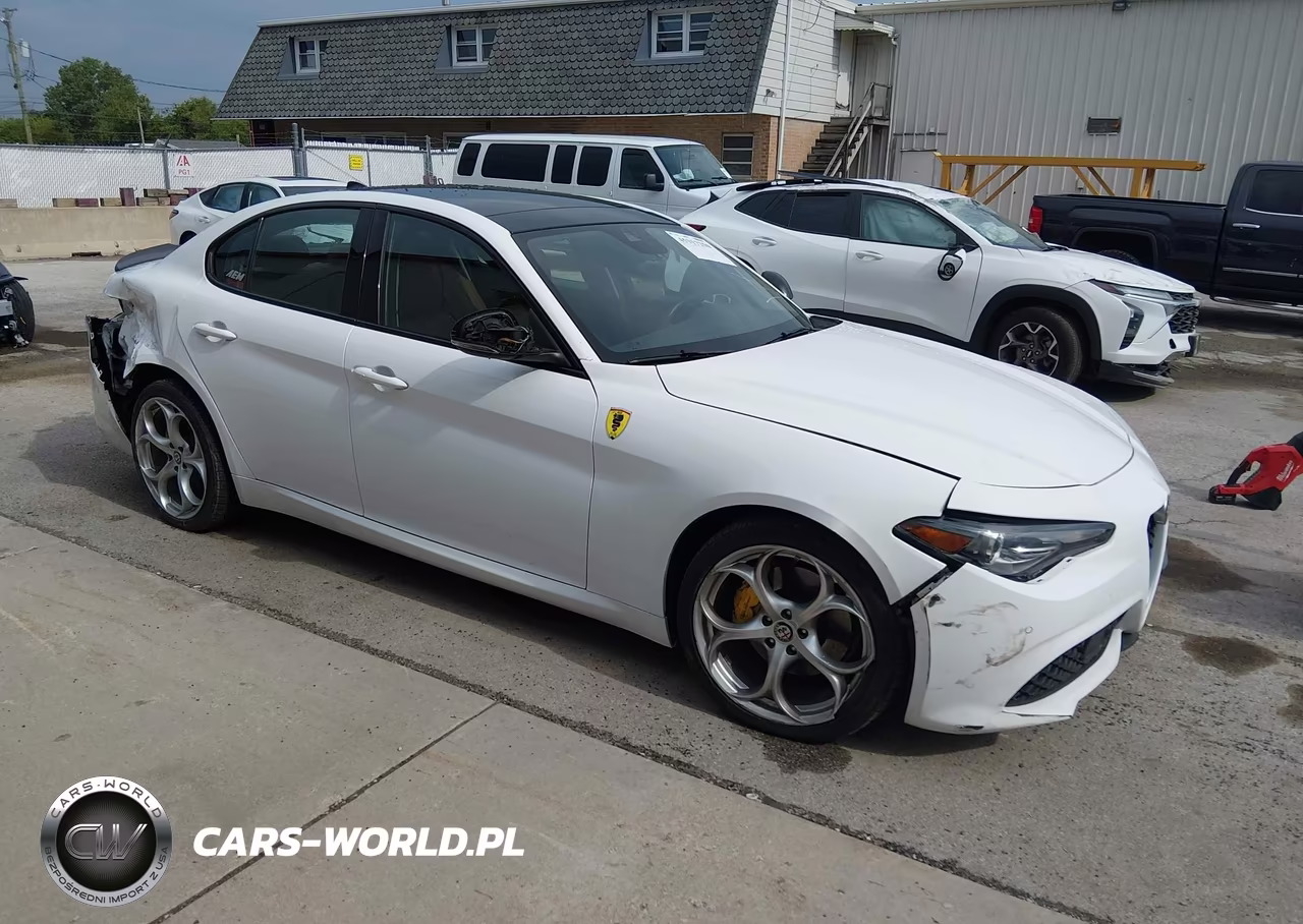 2018 Alfa Romeo Giulia Ti Sport Awd – zdjęcie 1 z 16