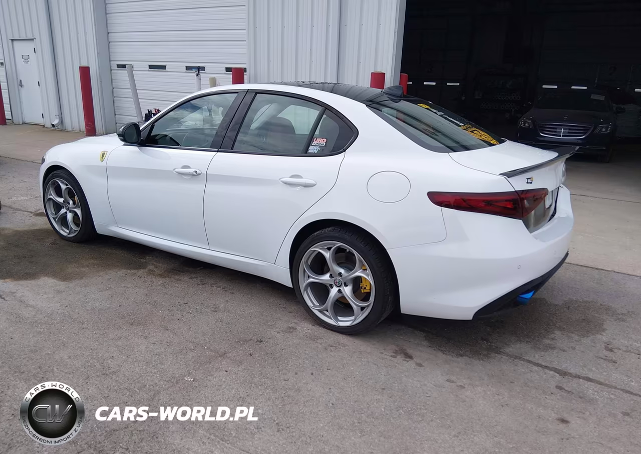 2018 Alfa Romeo Giulia Ti Sport Awd VIN:ZARFAEEN0J7577182 - 3