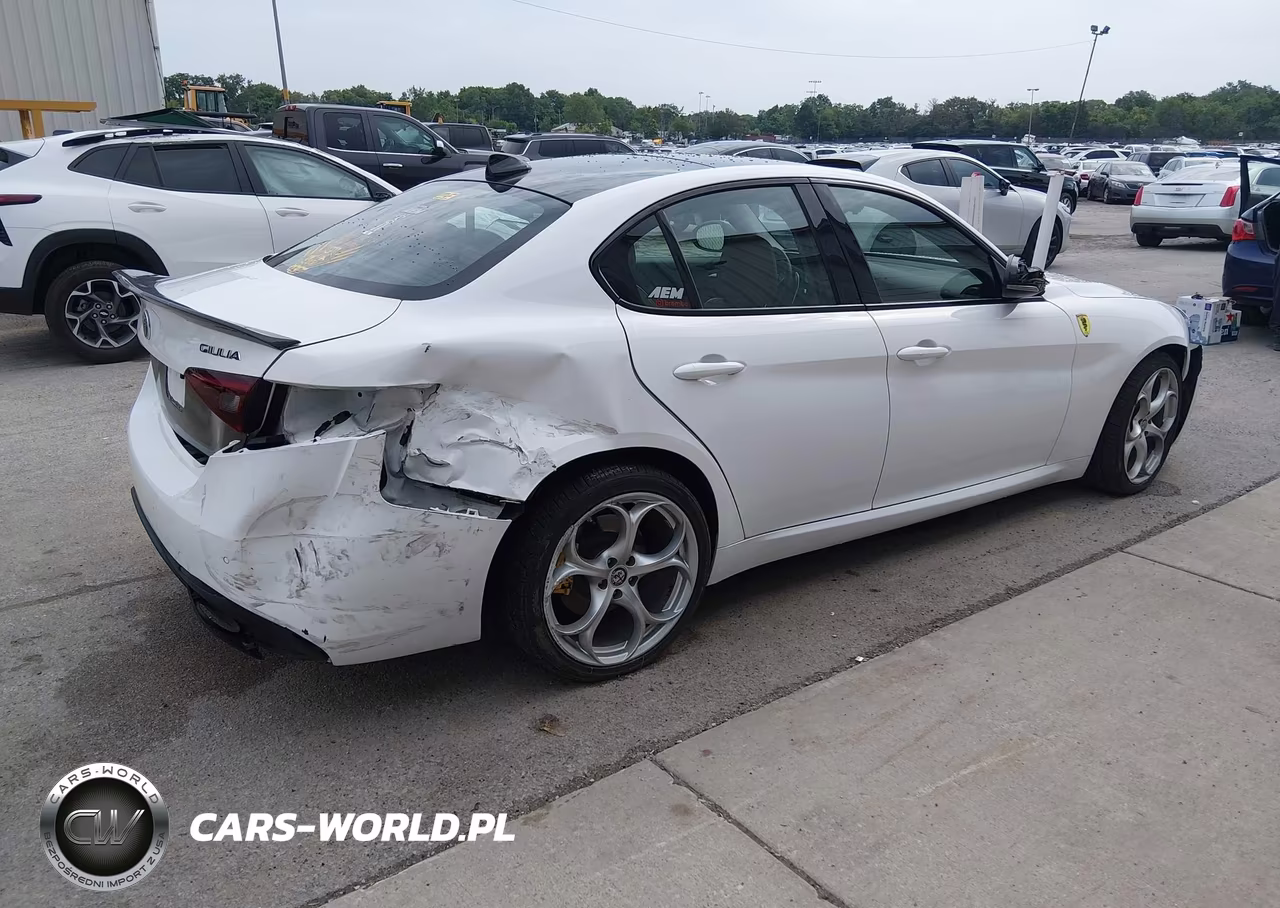 2018 Alfa Romeo Giulia Ti Sport Awd VIN:ZARFAEEN0J7577182 - 4