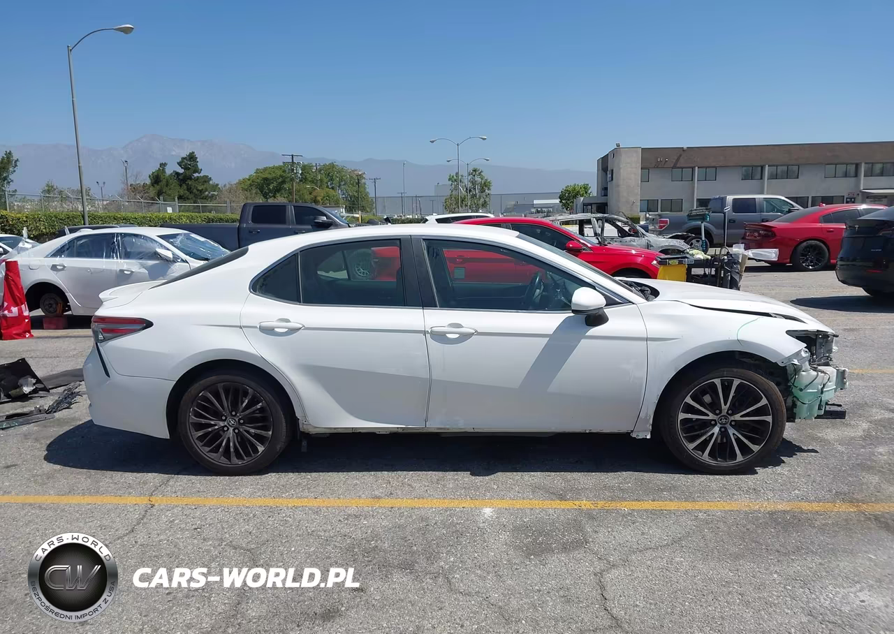 2018 Toyota Camry Se VIN:4T1B11HK3JU133245 - 14