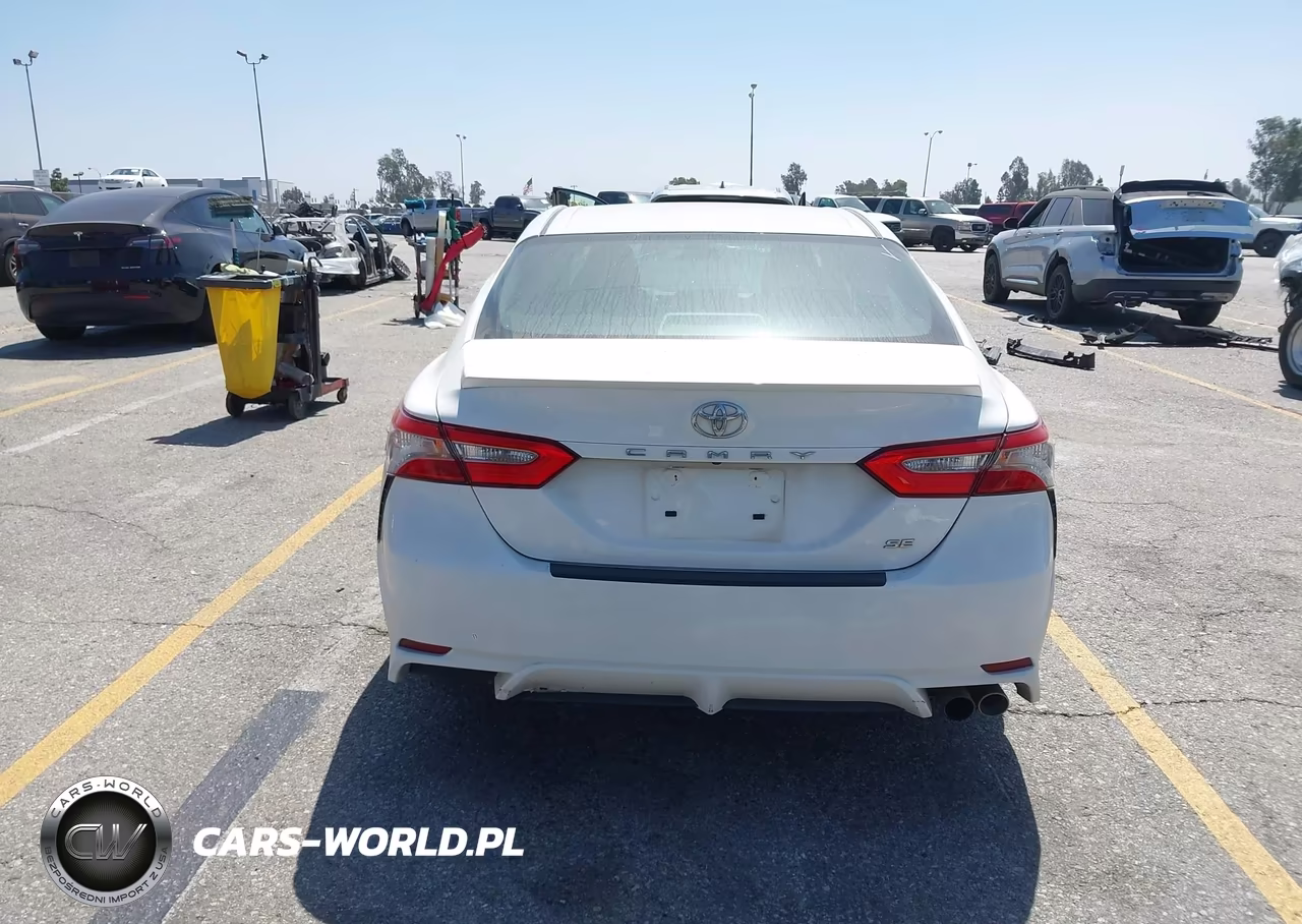 2018 Toyota Camry Se VIN:4T1B11HK3JU133245 - 17