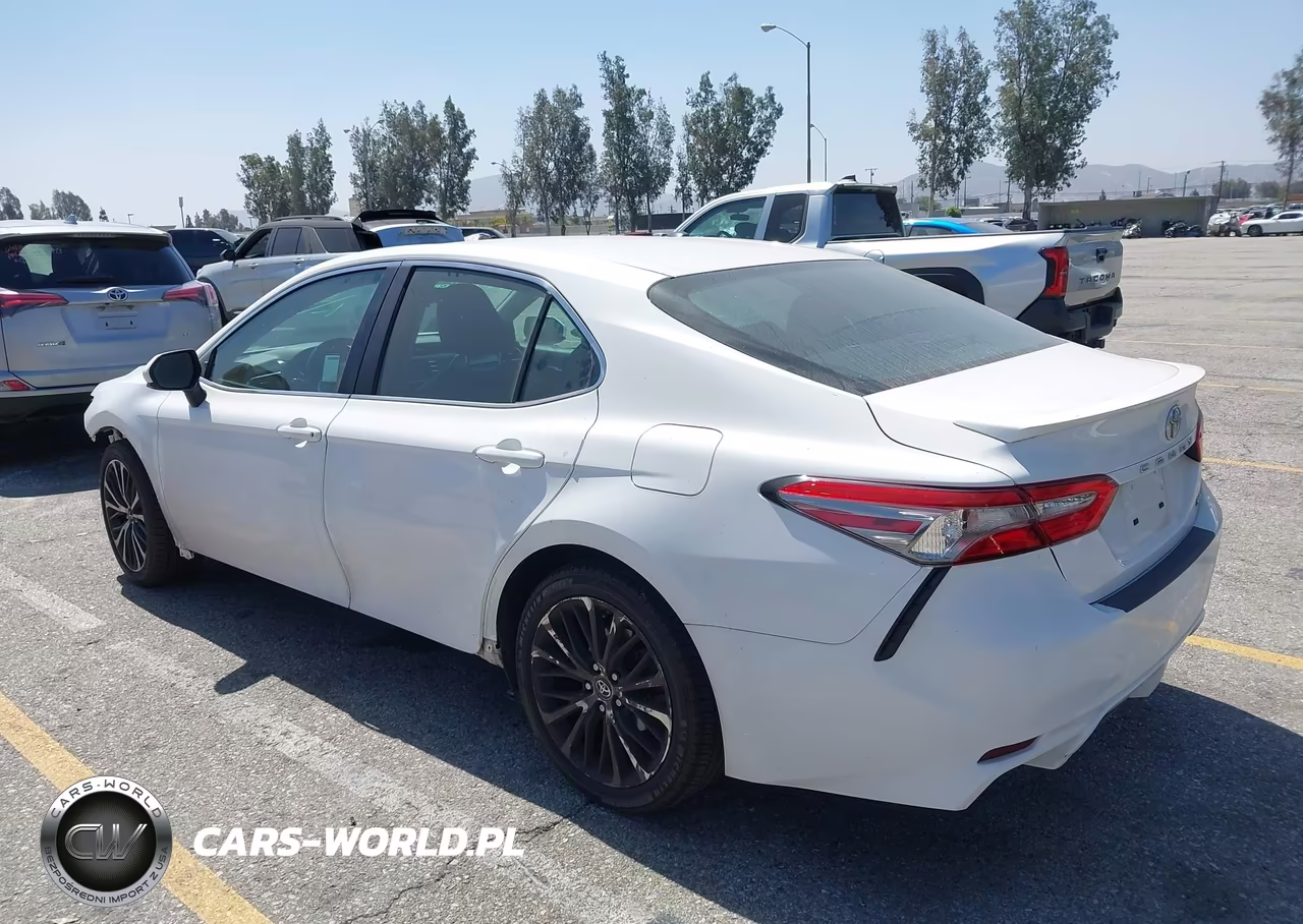 2018 Toyota Camry Se VIN:4T1B11HK3JU133245 - 3