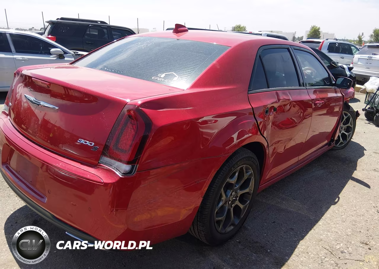2015 Chrysler 300 300S VIN:2C3CCAGG0FH746860 - 4