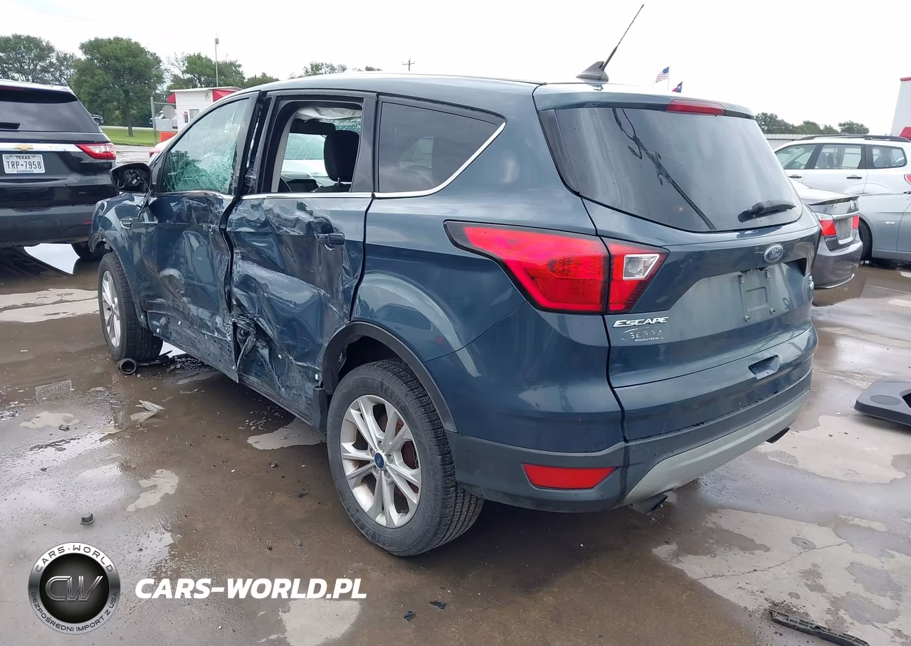 2019 Ford Escape Se VIN:1FMCU9GD8KUA46102 - 3