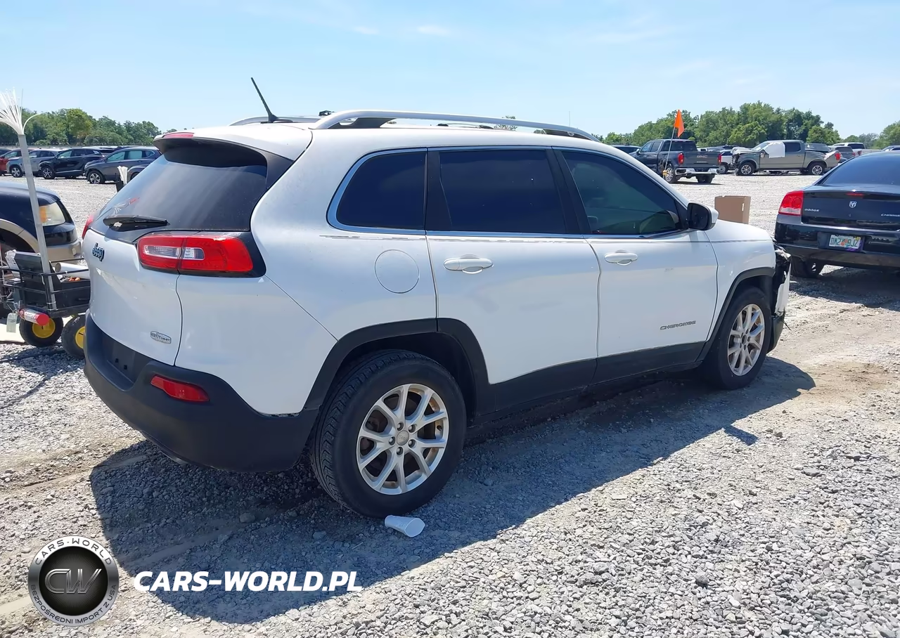 2014 Jeep Cherokee Latitude VIN:1C4PJLCS3EW103024 - 4