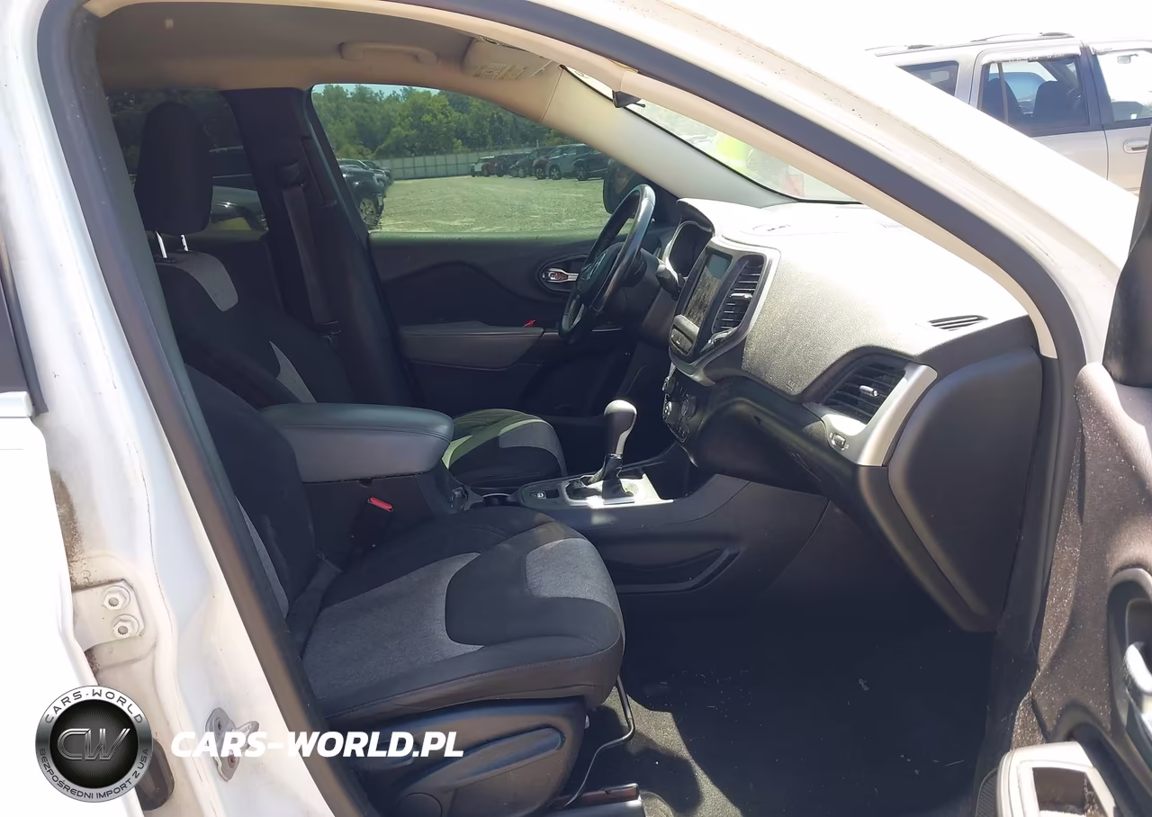 2014 Jeep Cherokee Latitude VIN:1C4PJLCS3EW103024 - 5