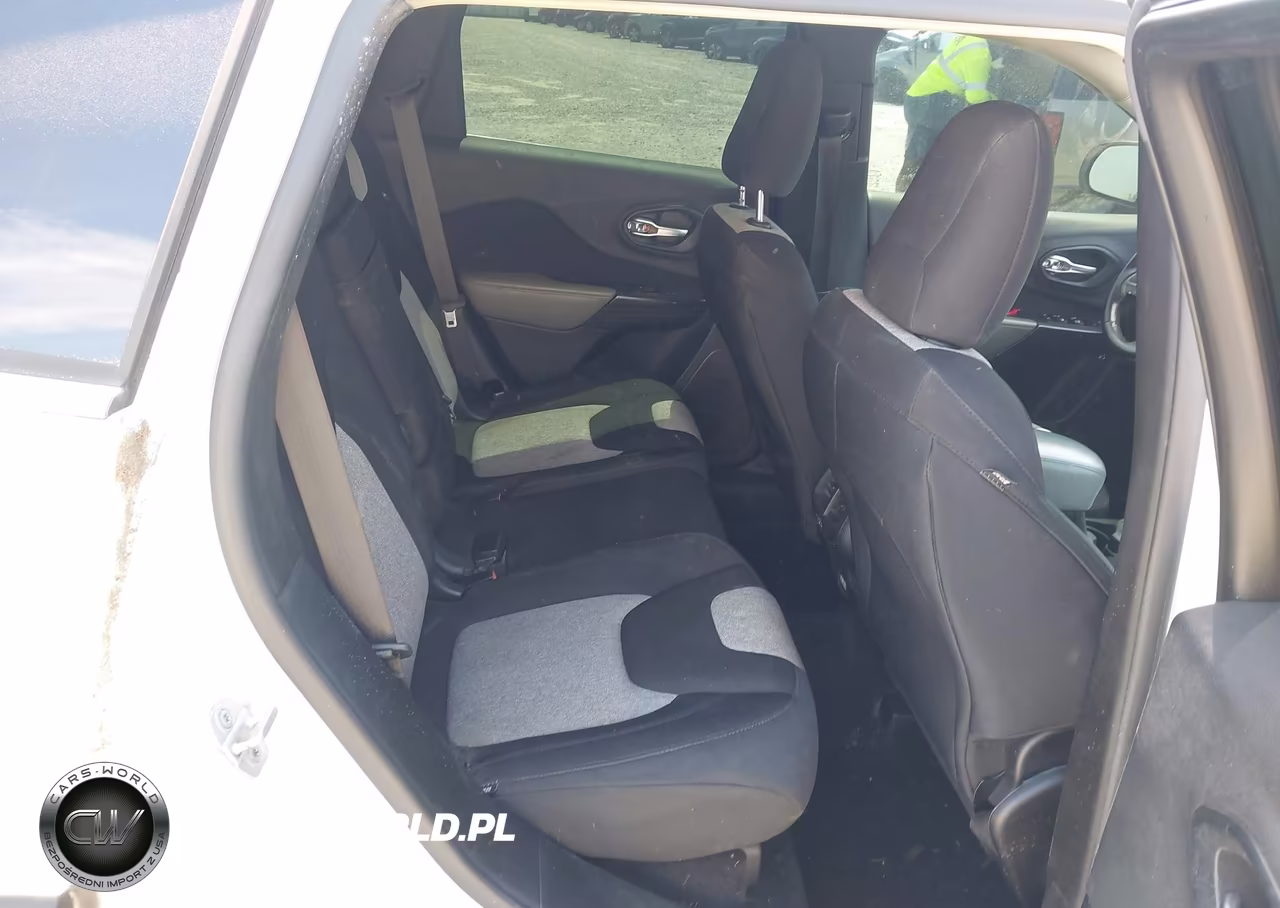 2014 Jeep Cherokee Latitude VIN:1C4PJLCS3EW103024 - 8