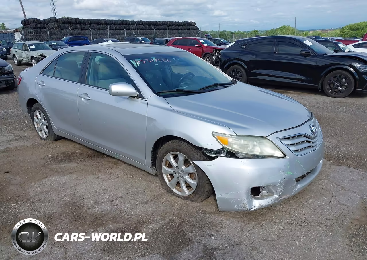 2011 Toyota Camry Le – zdjęcie 1 z 16
