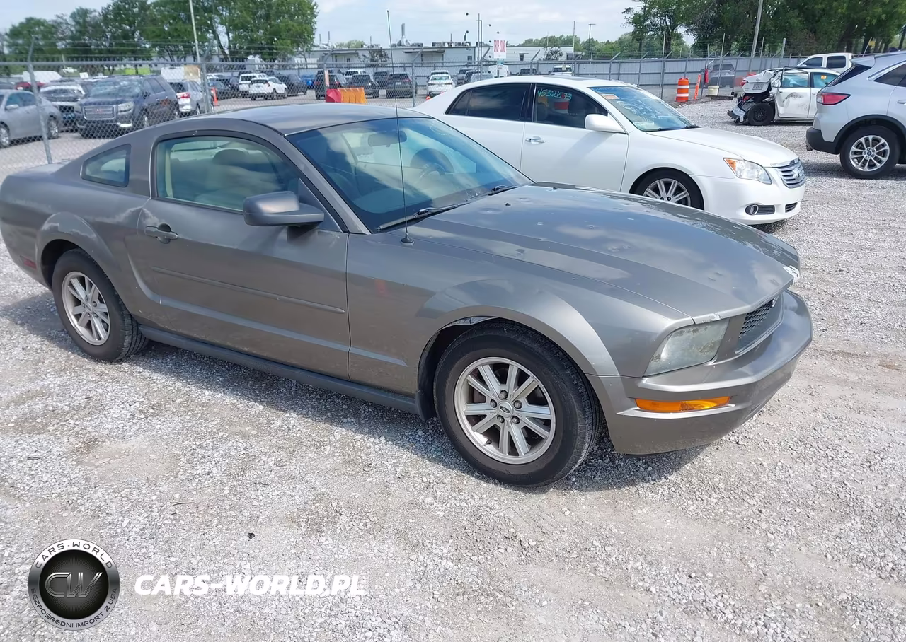 2005 Ford Mustang V6 Deluxe-V6 Premium – zdjęcie 1 z 12