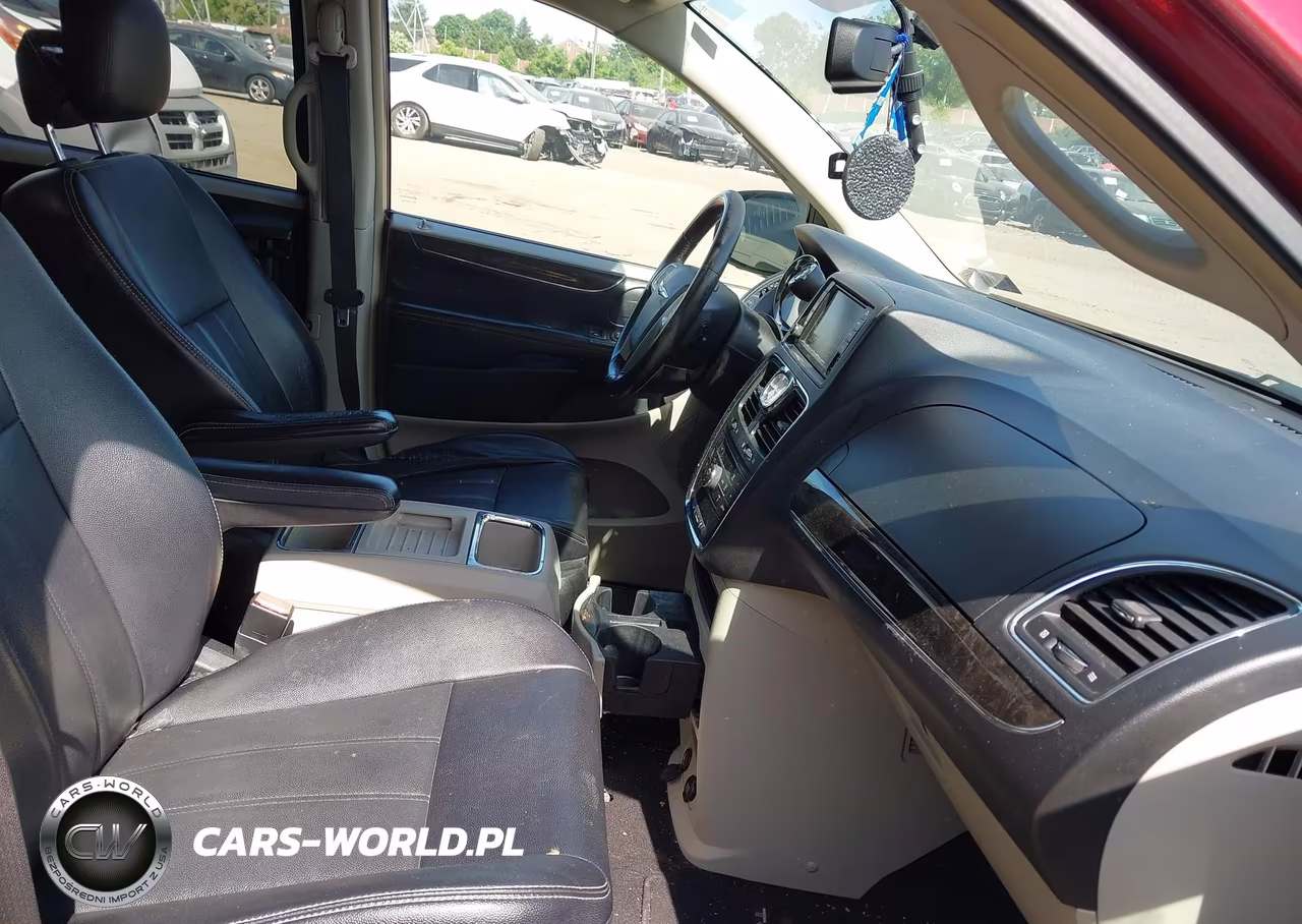 2015 Chrysler Town & Country Touring VIN:2C4RC1BG6FR534214 - 5