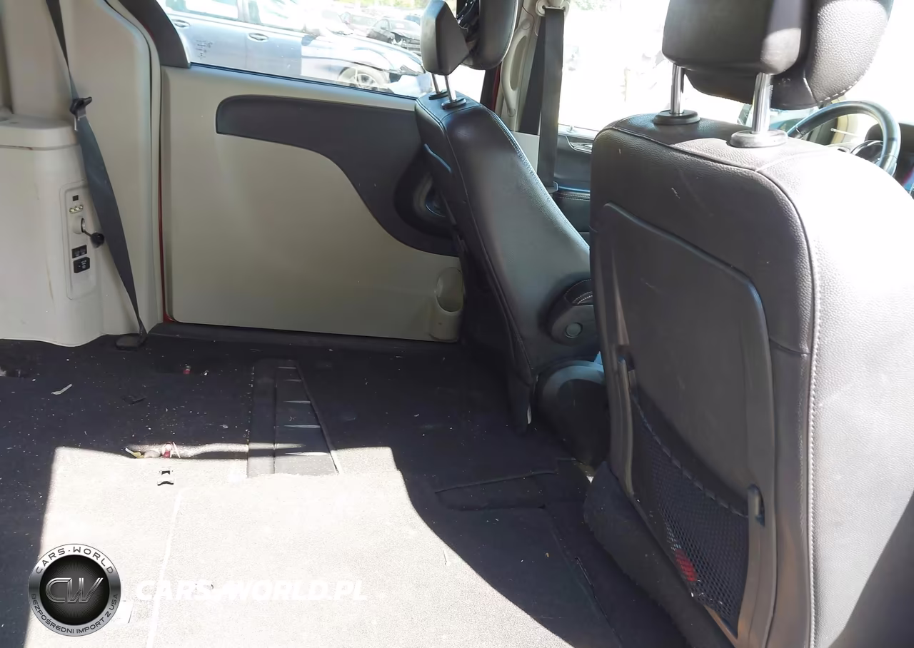 2015 Chrysler Town & Country Touring VIN:2C4RC1BG6FR534214 - 8