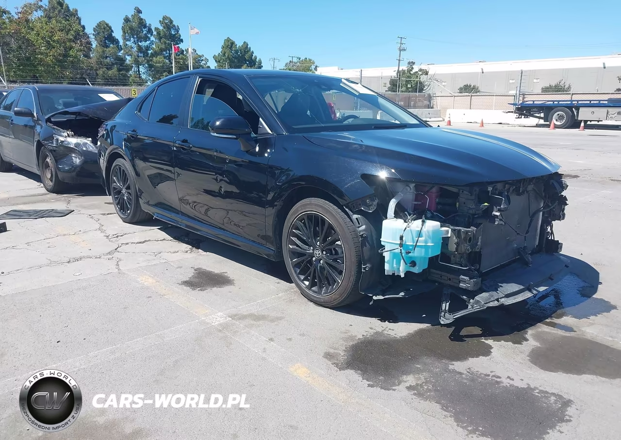 2022 Toyota Camry Nightshade Edition Hybrid – zdjęcie 1 z 17