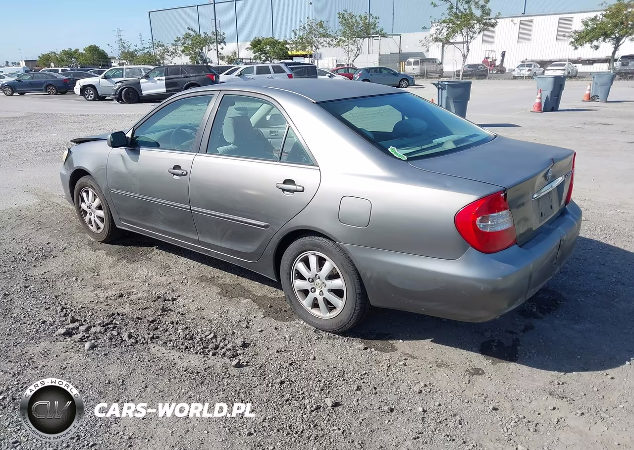 2002 Toyota Camry Xle VIN:JTDBE30K720059160 - 3