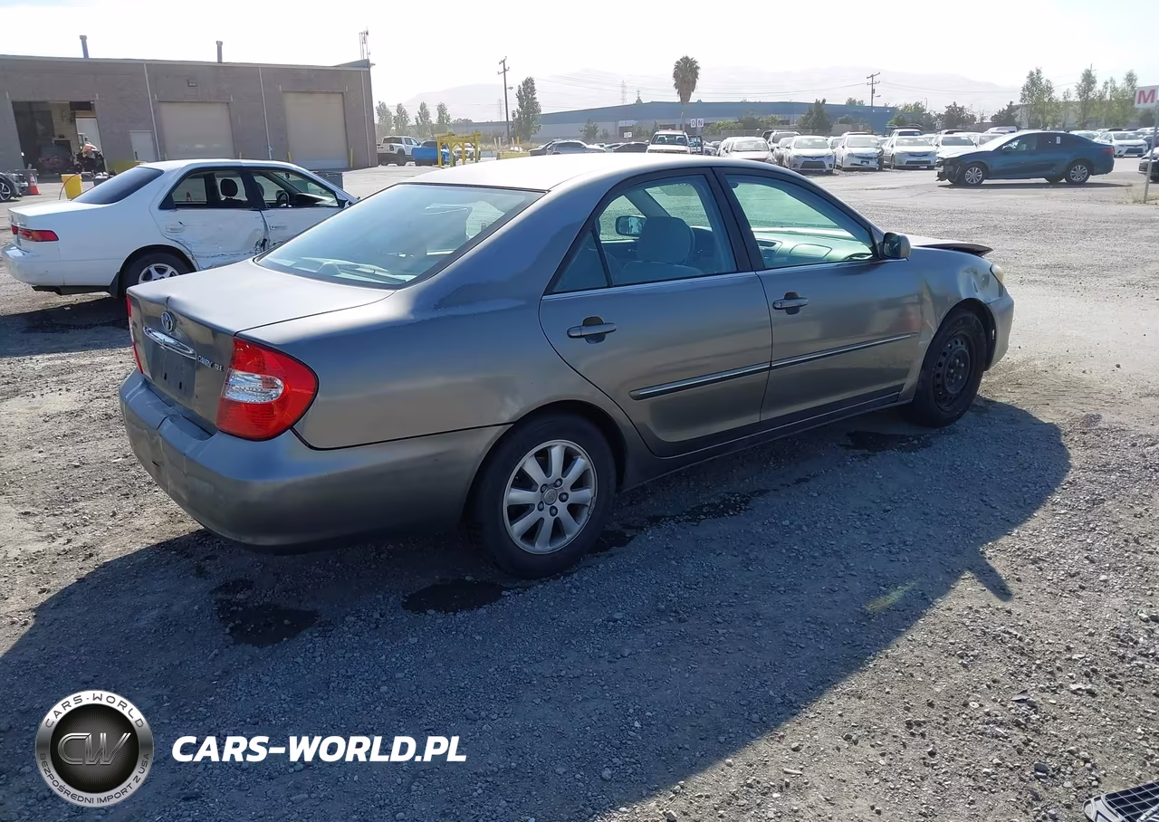 2002 Toyota Camry Xle VIN:JTDBE30K720059160 - 4