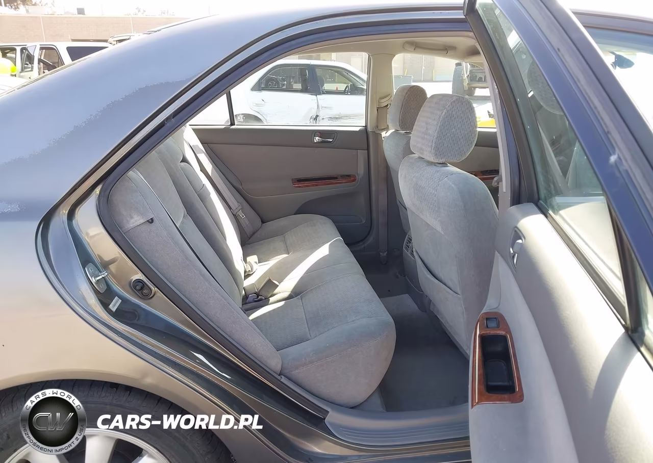 2002 Toyota Camry Xle VIN:JTDBE30K720059160 - 8