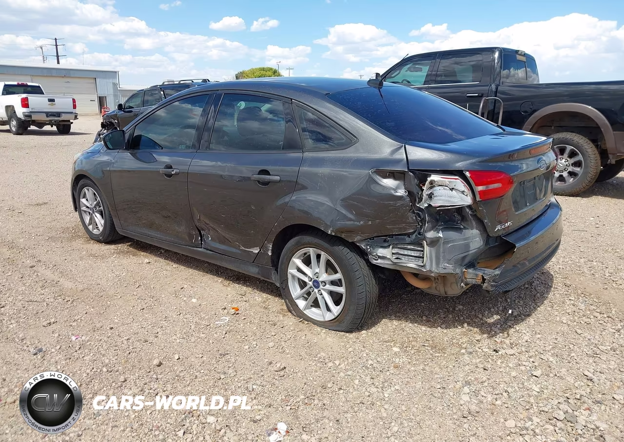2015 Ford Focus Se VIN:1FADP3F29FL363451 - 3