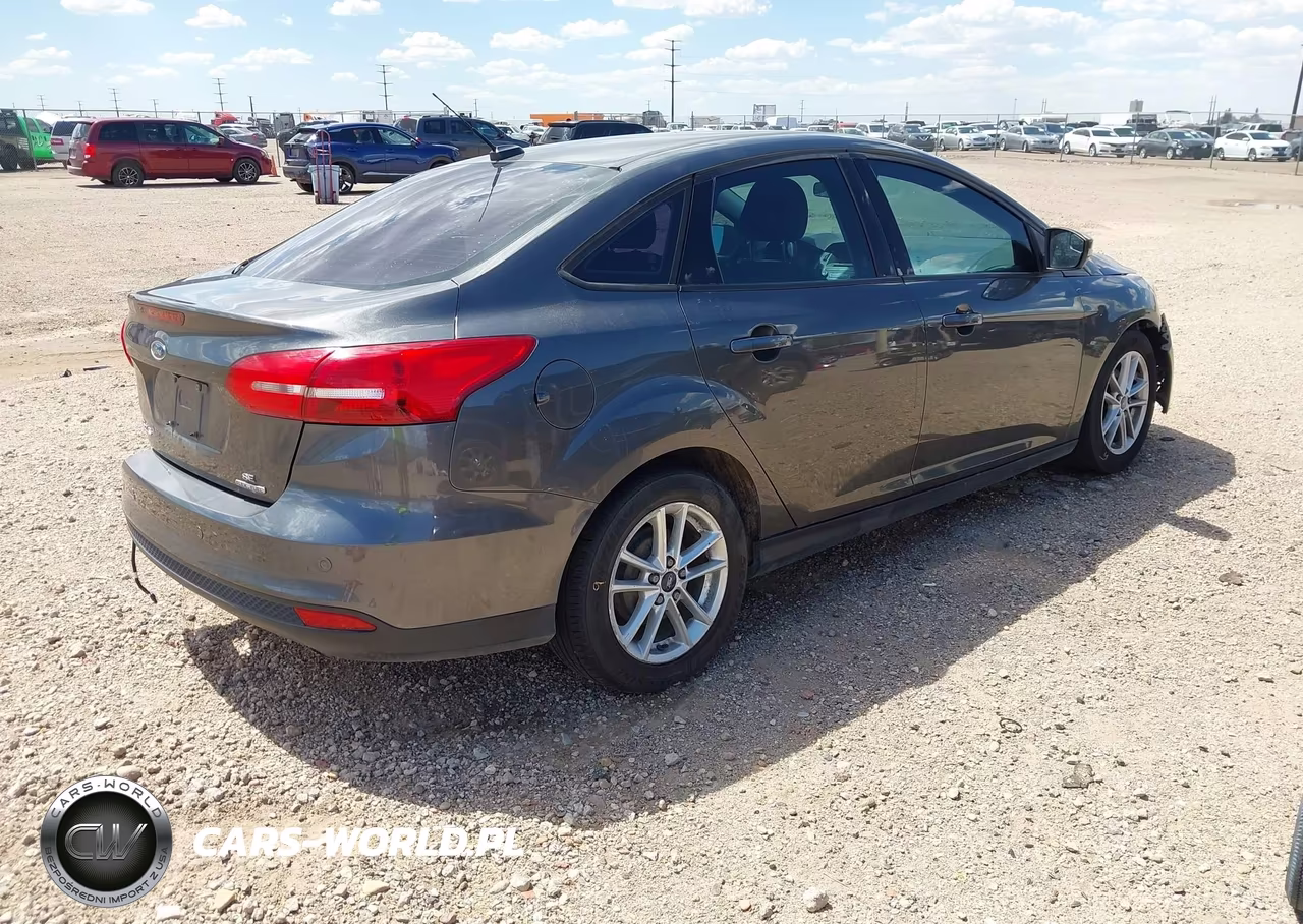 2015 Ford Focus Se VIN:1FADP3F29FL363451 - 4