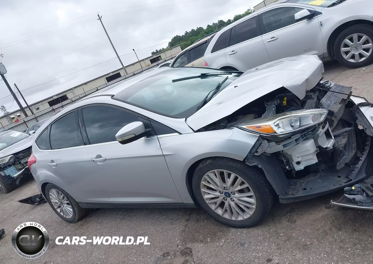 2018 Ford Focus Titanium VIN:1FADP3N24JL246323 - 13