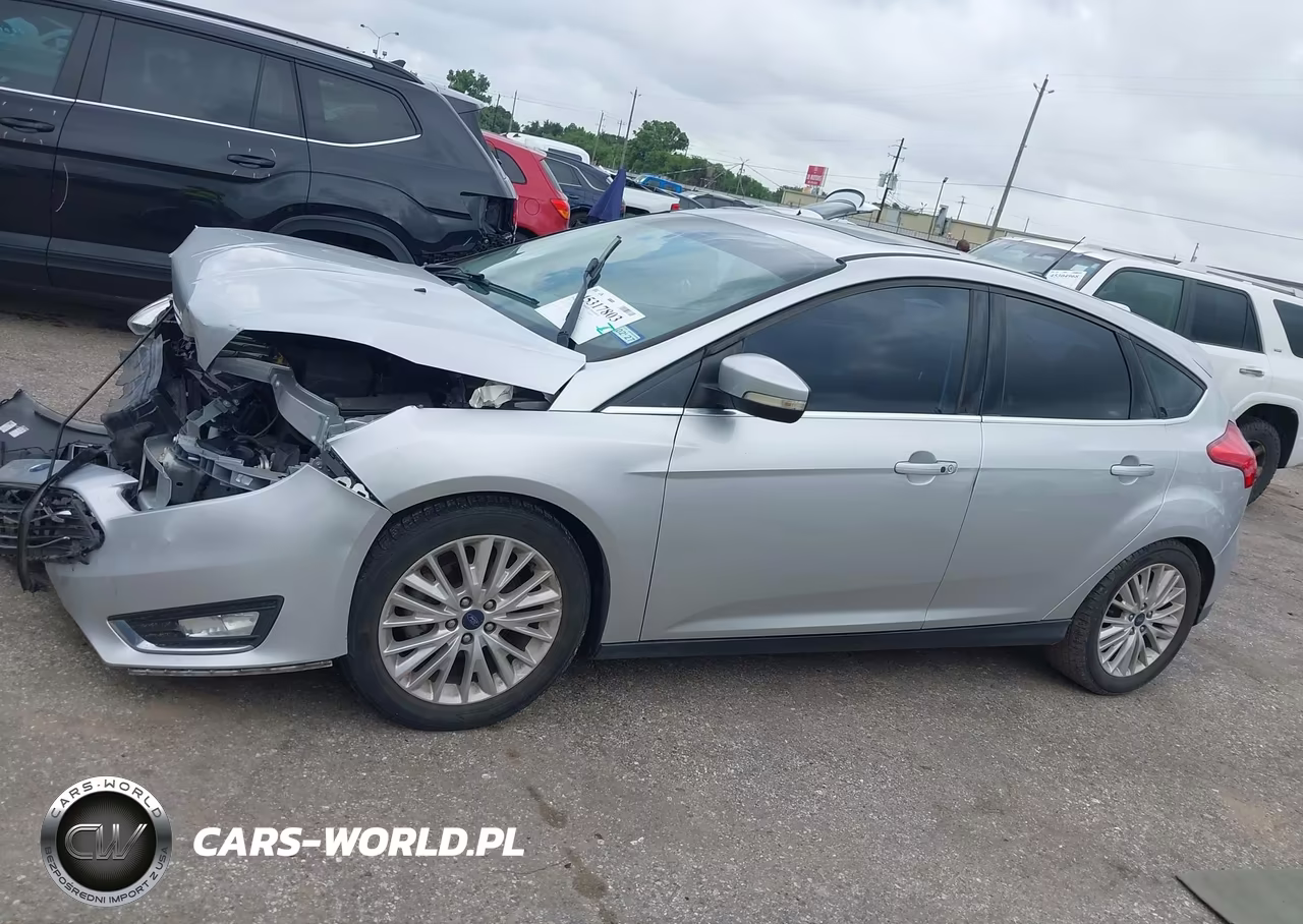 2018 Ford Focus Titanium VIN:1FADP3N24JL246323 - 14