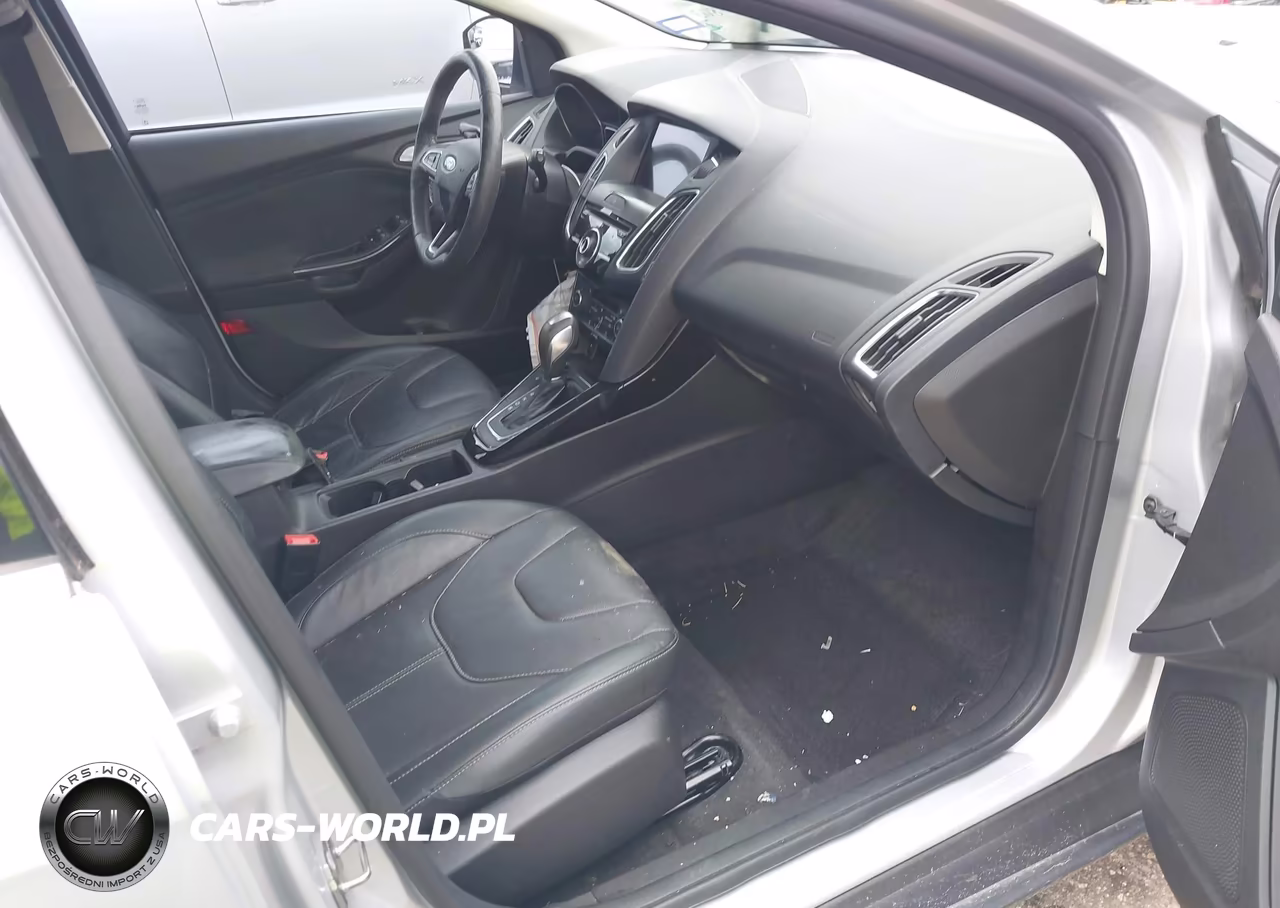 2018 Ford Focus Titanium VIN:1FADP3N24JL246323 - 5