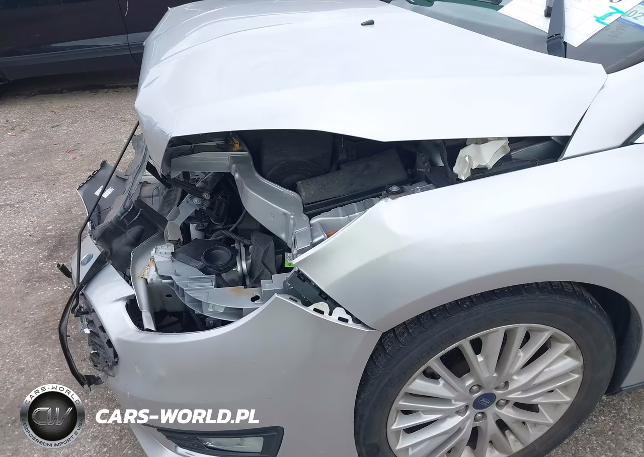 2018 Ford Focus Titanium VIN:1FADP3N24JL246323 - 6