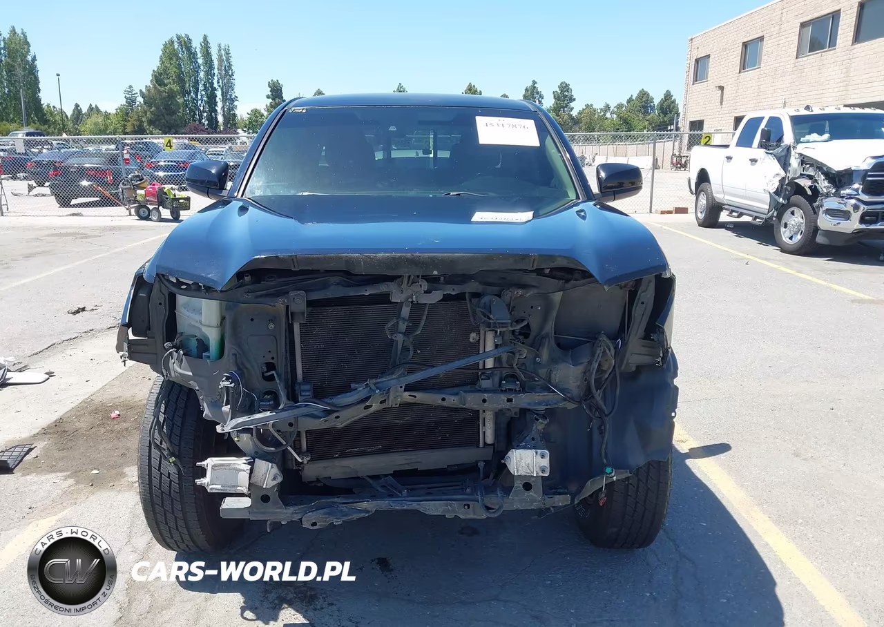2018 Toyota Tacoma Sr VIN:5TFAX5GN3JX121175 - 13