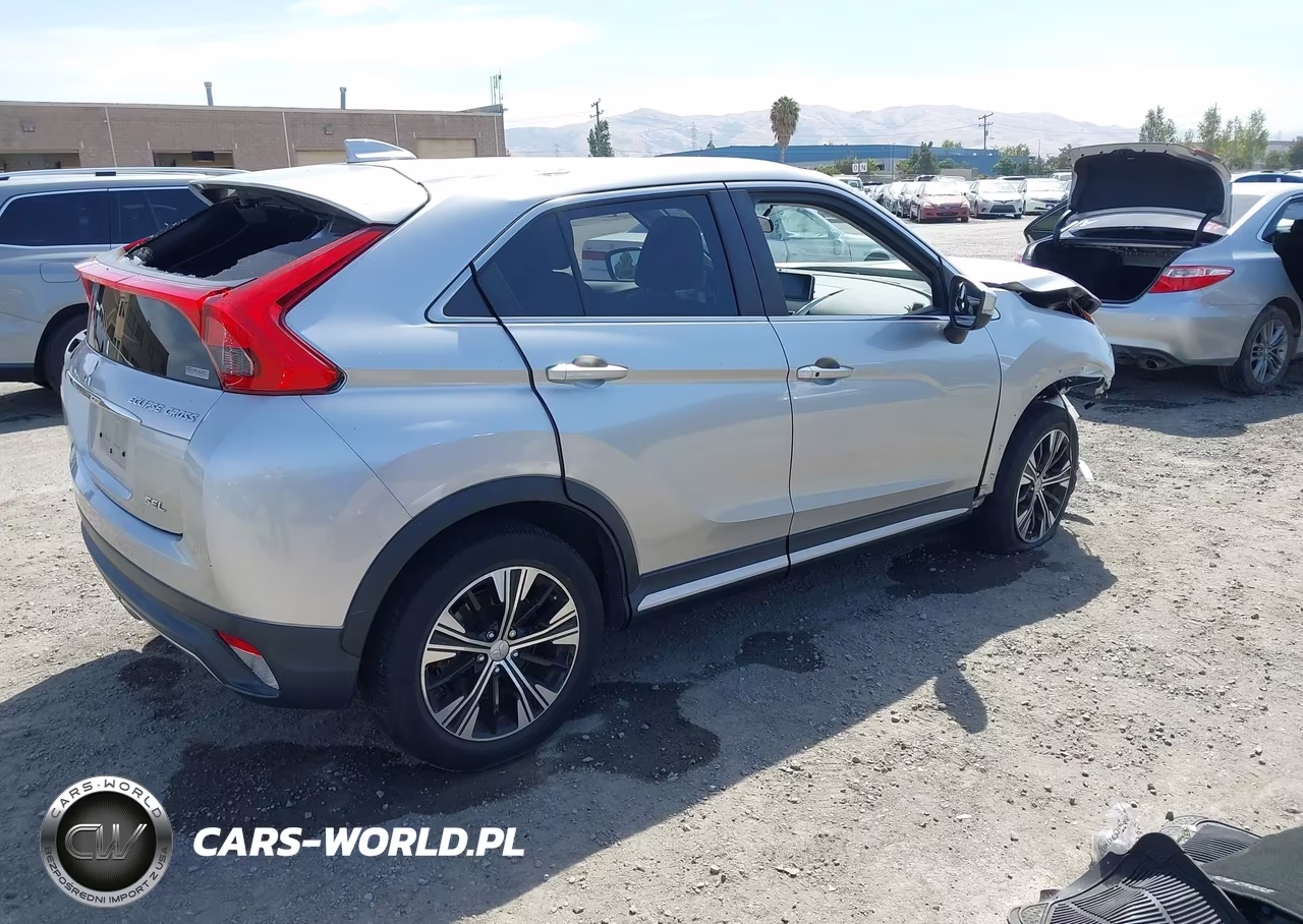 2018 Mitsubishi Eclipse Cross Sel VIN:JA4AT5AA1JZ046072 - 4