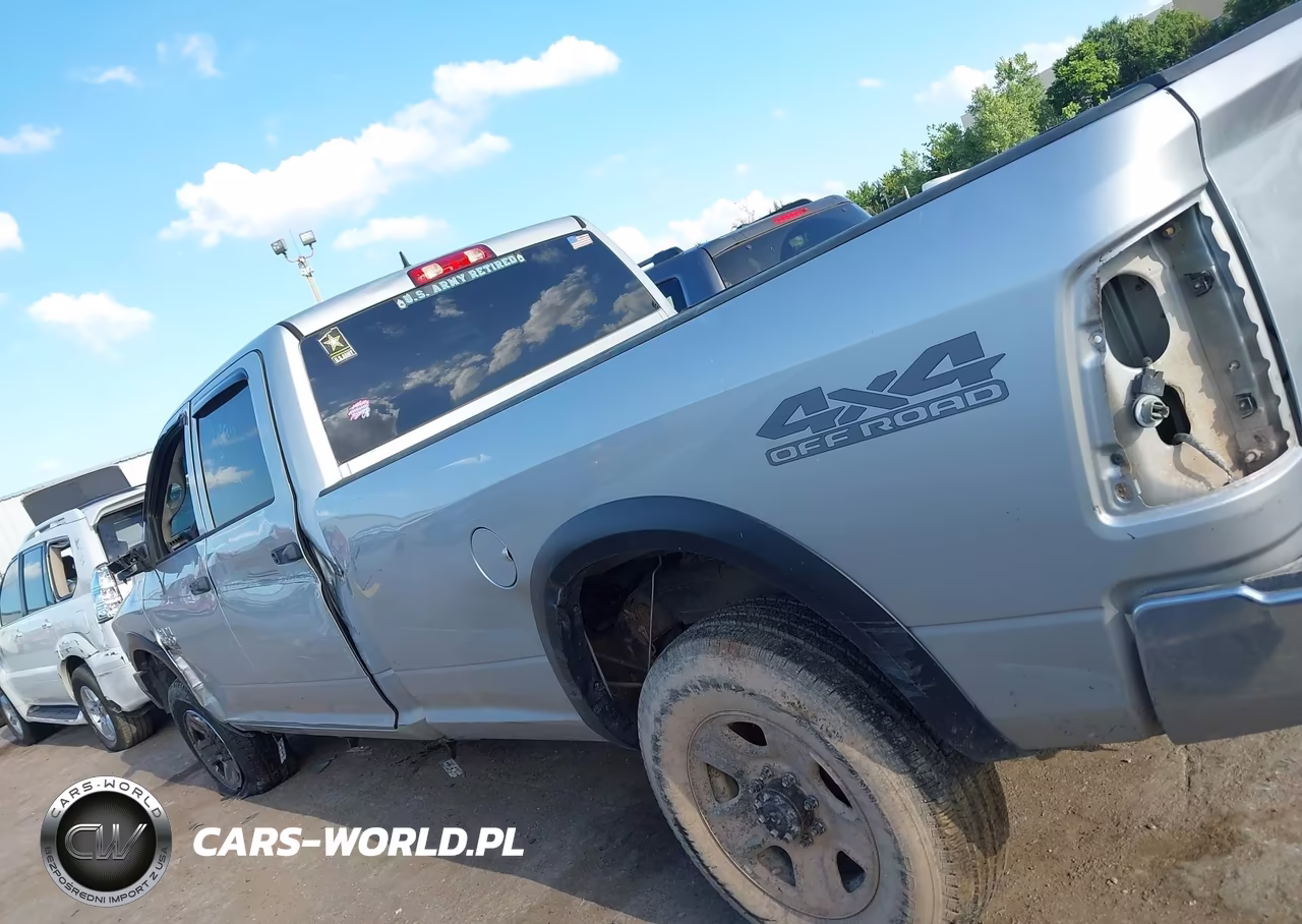 2018 Ram 2500 Tradesman 4X4 8' Box VIN:3C6UR5HL0JG222397 - 14