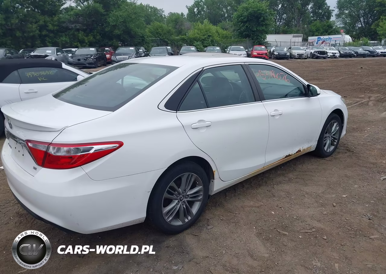 2015 Toyota Camry Se VIN:4T1BF1FK9FU888928 - 4