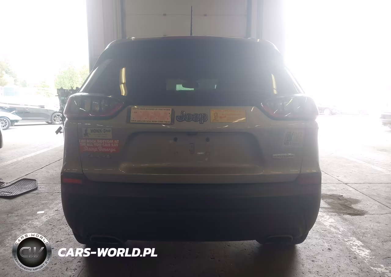2019 Jeep Cherokee Latitude Plus 4X4 VIN:1C4PJMLX5KD253998 - 16