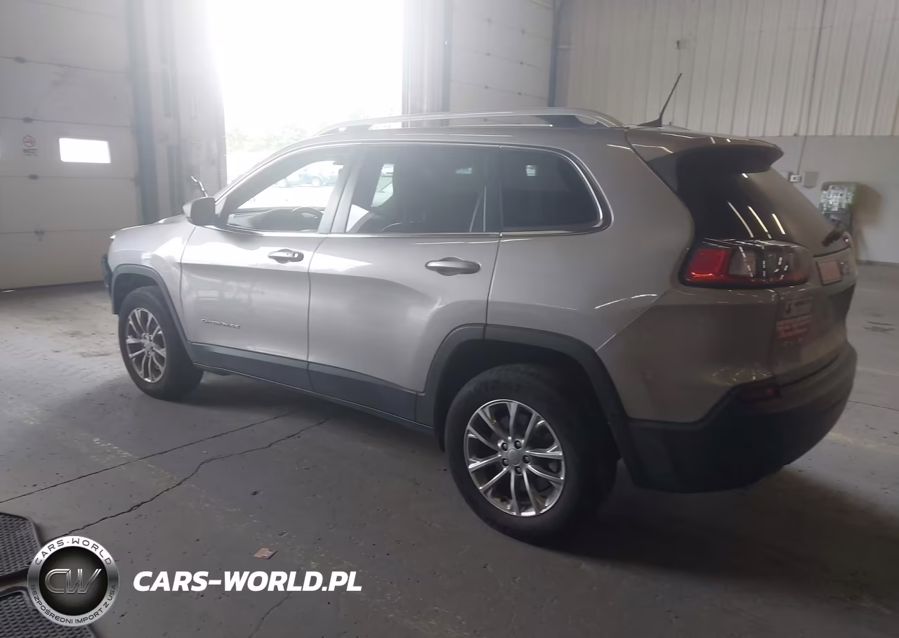 2019 Jeep Cherokee Latitude Plus 4X4 VIN:1C4PJMLX5KD253998 - 3