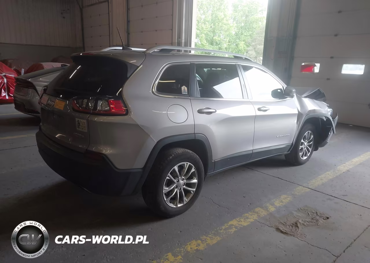 2019 Jeep Cherokee Latitude Plus 4X4 VIN:1C4PJMLX5KD253998 - 4