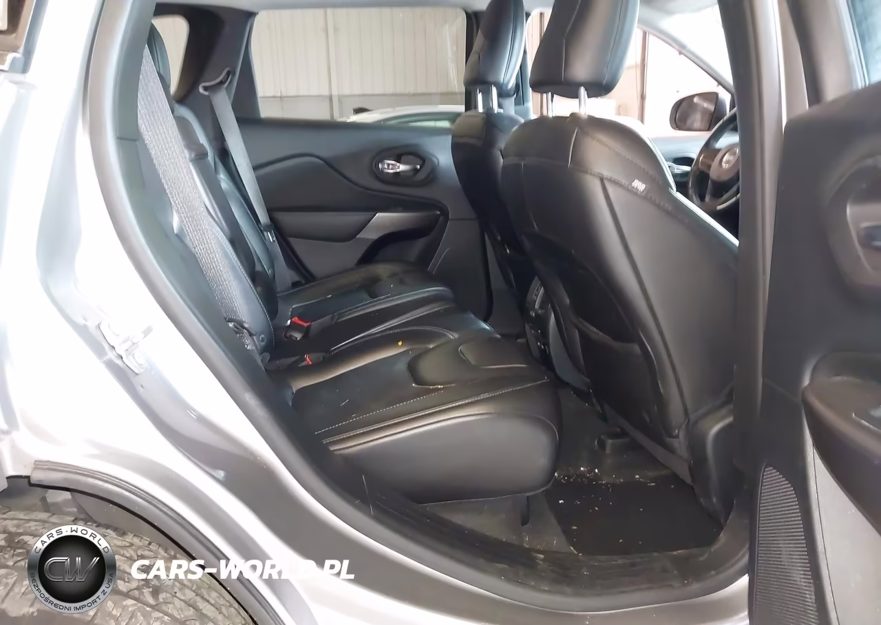 2019 Jeep Cherokee Latitude Plus 4X4 VIN:1C4PJMLX5KD253998 - 8