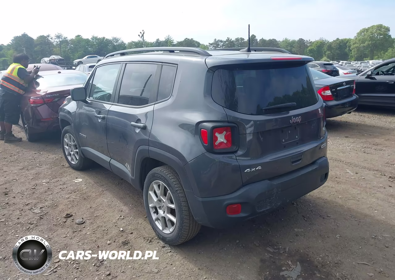 2022 Jeep Renegade Latitude 4X4 VIN:ZACNJDB12NPN45275 - 3