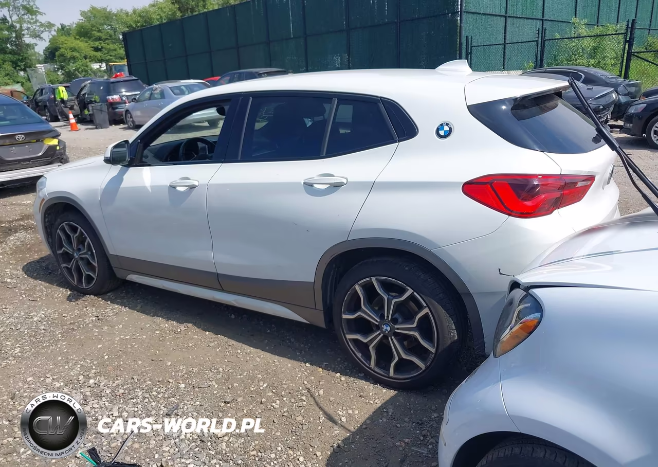 2018 BMW X2 xDrive28I VIN:WBXYJ5C36JEF76995 - 3