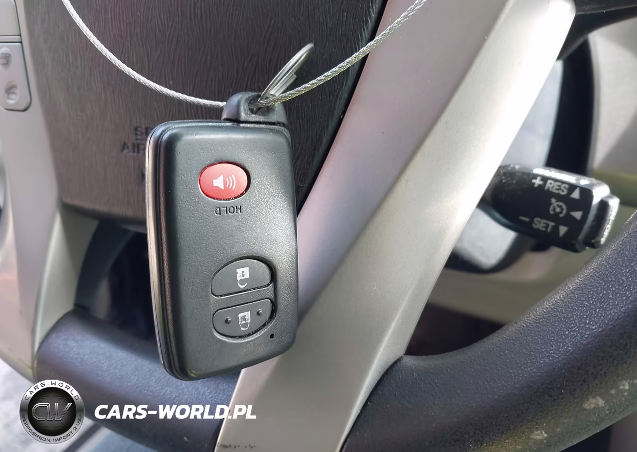 2013 Toyota Prius Two VIN:JTDKN3DU5D1645686 - 11