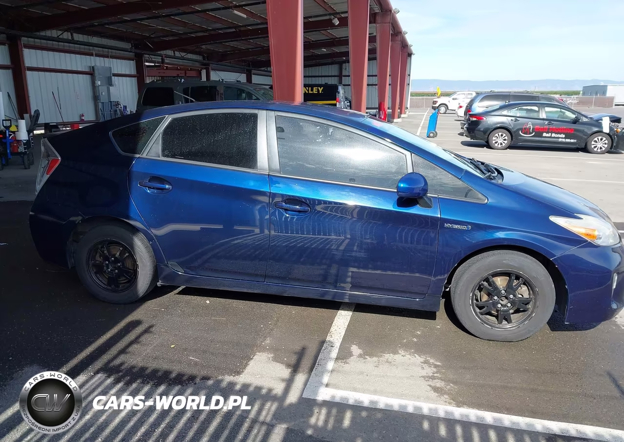 2013 Toyota Prius Two VIN:JTDKN3DU5D1645686 - 13