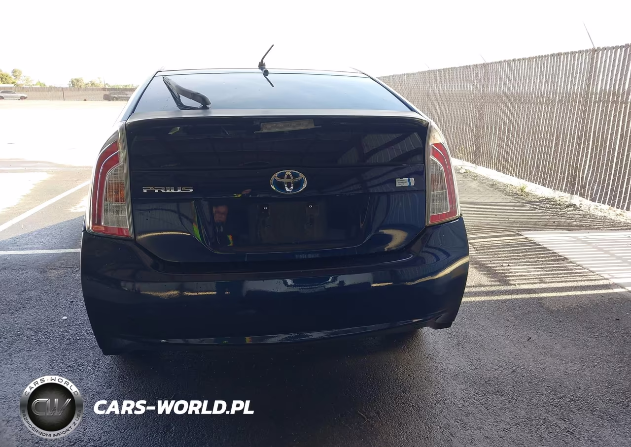 2013 Toyota Prius Two VIN:JTDKN3DU5D1645686 - 16